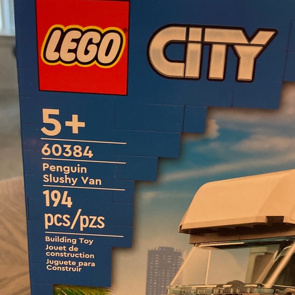 LEGO City Penguin Slushy Truck Set Brand New in Box - Picture 9 of 9